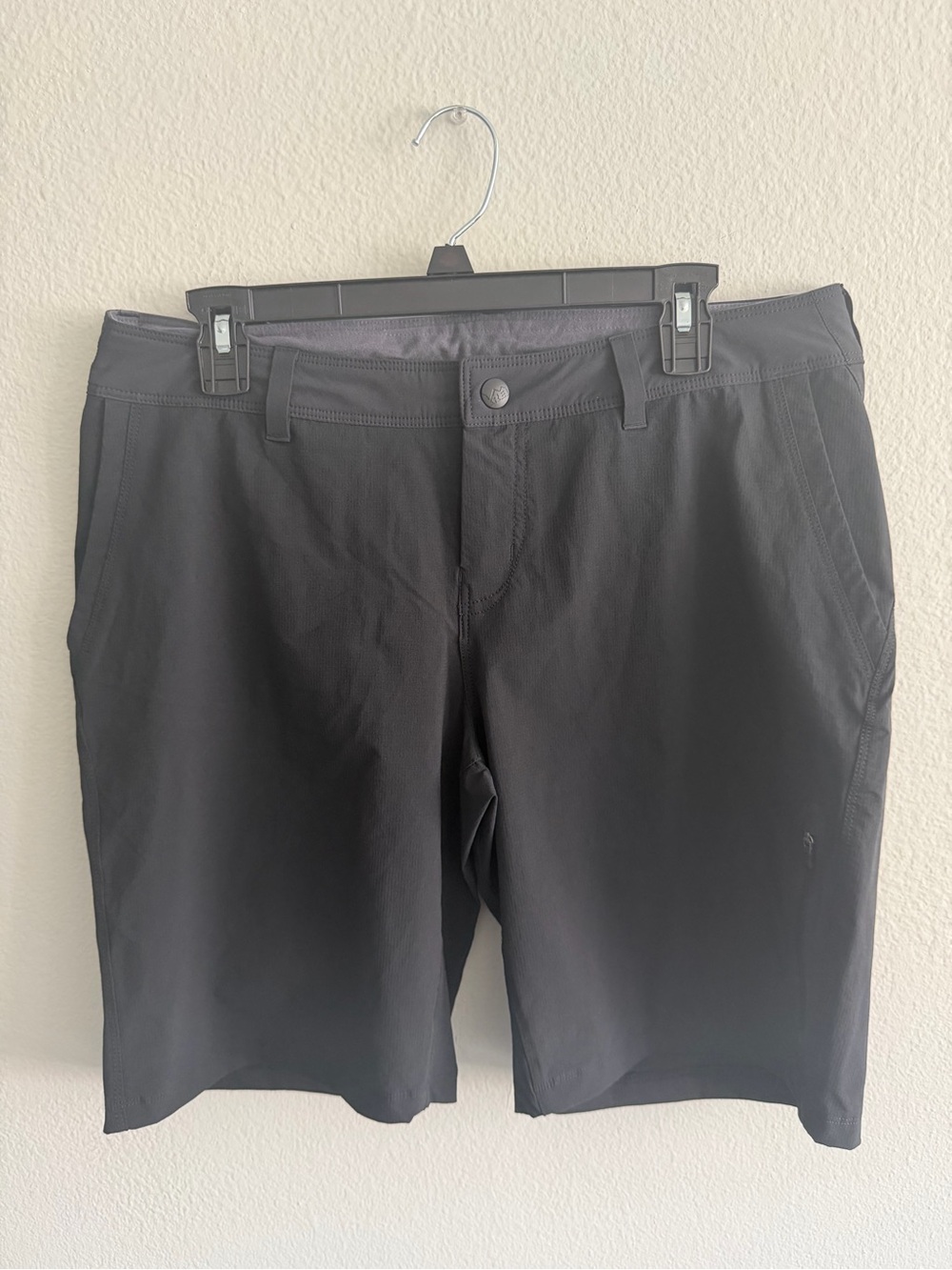 REI Women’s 12 Charcoal Flat-Front Athletic Hike Shorts Outdoors 9”